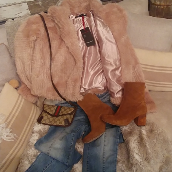 Too cute! Light Pink super soft Ballot fun jacket. - Picture 5 of 7